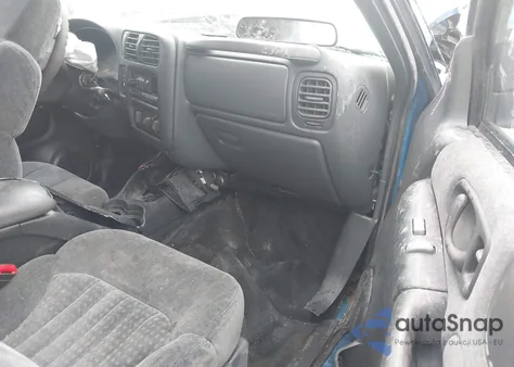 2000 Chevrolet S-10 Ls from USA, damaged, VIN 1GCCS19W6YK228427